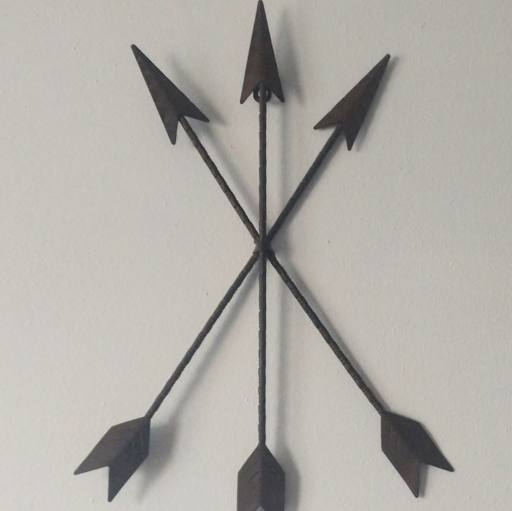Metal arrow wall decor